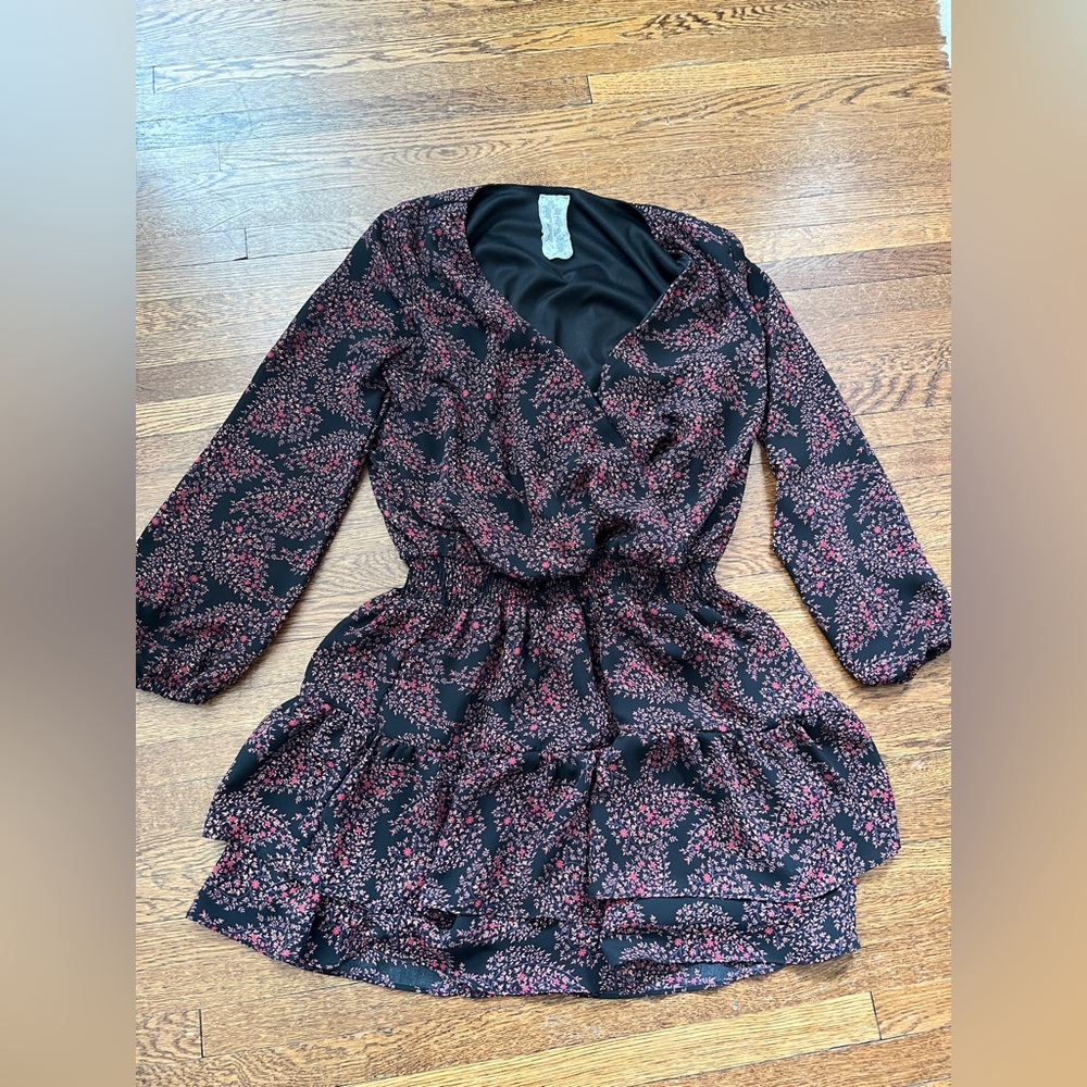 Sadie & Sage Women's Long Sleeve Black Floral Mini Dress Size‎ S V-Neck Boho